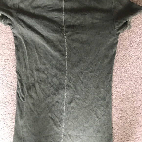 Adorable New w/out tags American Eagle Henley tee - Picture 3 of 8